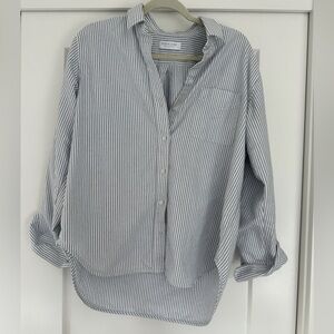 Everlane Blue and White Striped Button Down Shirt